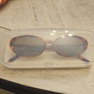 Elegant Tortoise Shell Sunglasses